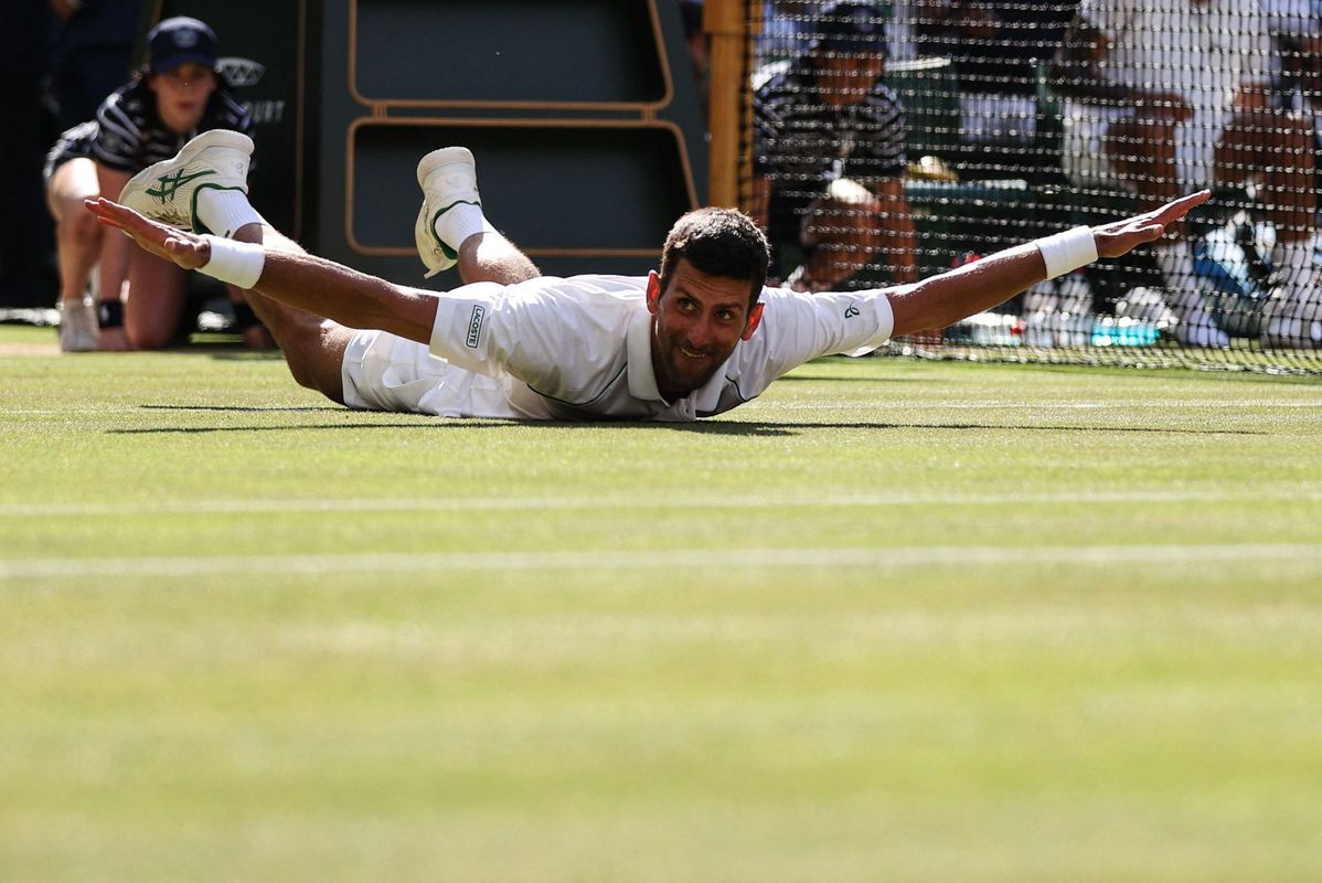 djokovic racket